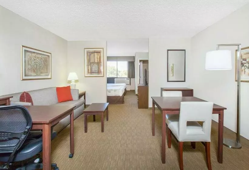 スイート, Hawthorn Suites Midwest City