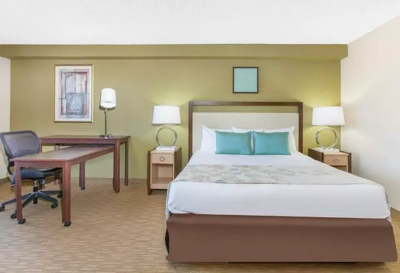 キングサイズベッドのデラックスルーム, Hawthorn Suites Midwest City