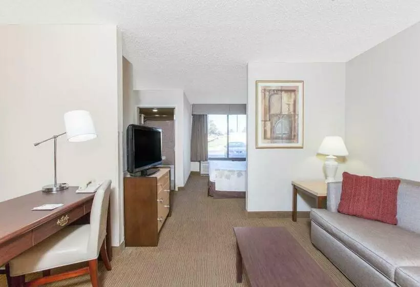 キングサイズベッドのデラックスルーム, Hawthorn Suites Midwest City