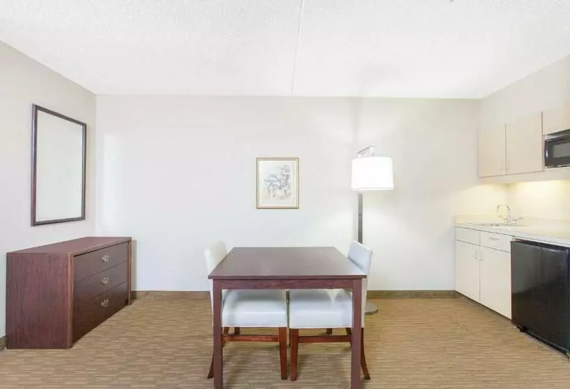 キングサイズベッドのデラックスルーム, Hawthorn Suites Midwest City