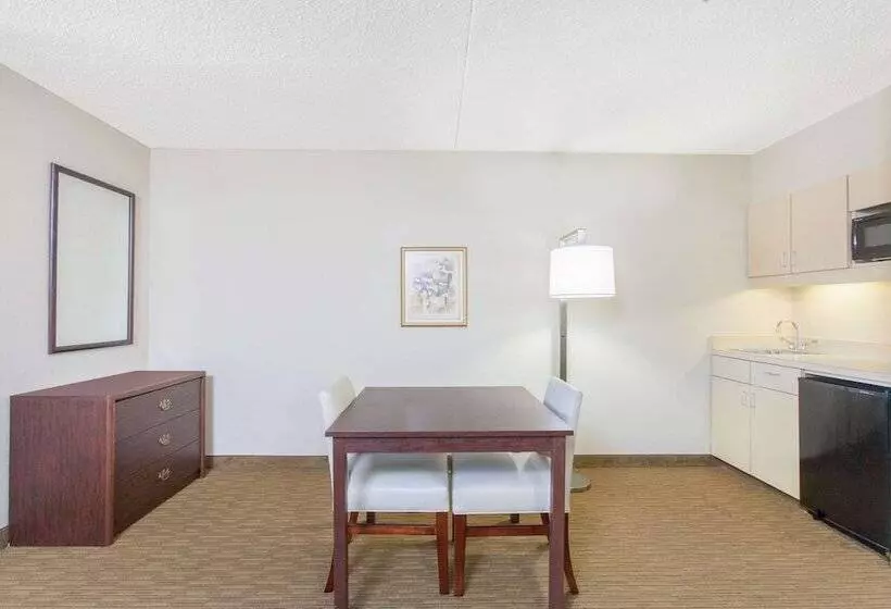 エクゼクティブスイート, Hawthorn Suites Midwest City