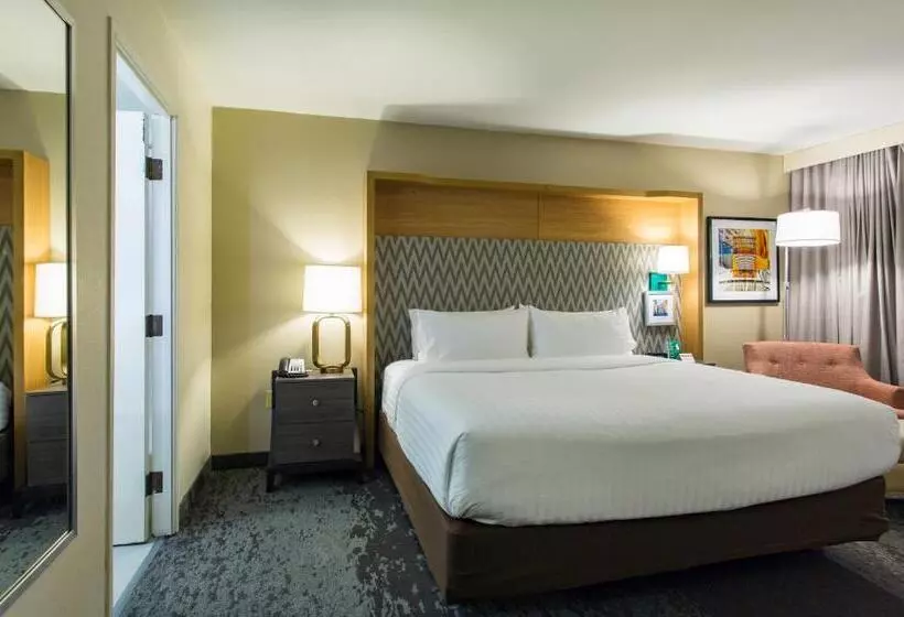 キングサイズベッドのエクゼクティブルーム, Holiday Inn Chicago North Shore, An Ihg