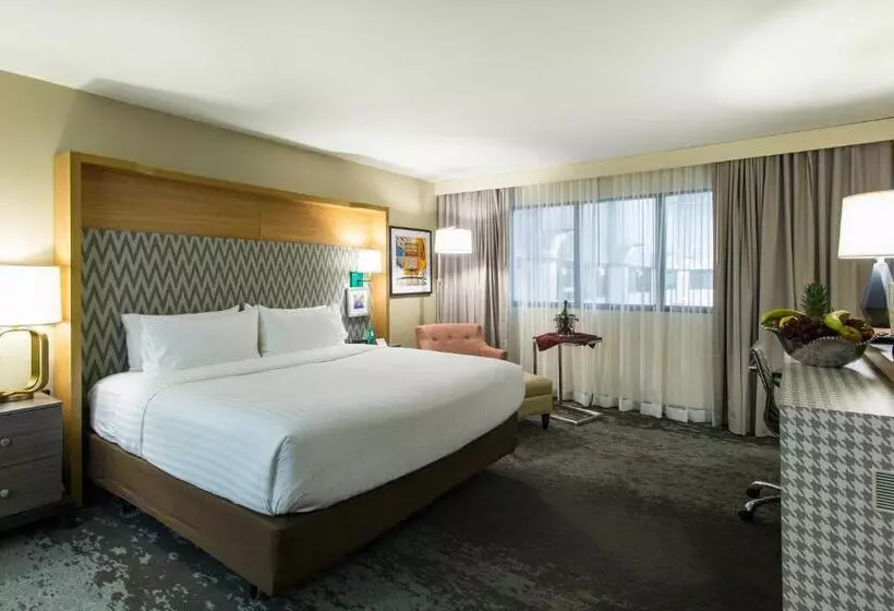 キングサイズベッドのエクゼクティブルーム, Holiday Inn Chicago North Shore, An Ihg