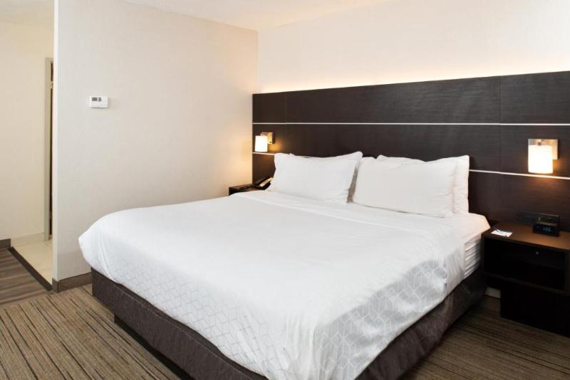 适合残疾人士使用的带超级大床的标准间, Holiday Inn Express Cincinnati West, An Ihg