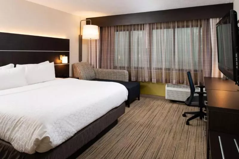اتاق استاندارد با تخت بزرگ برای معلولان, Holiday Inn Express Cincinnati West, An Ihg