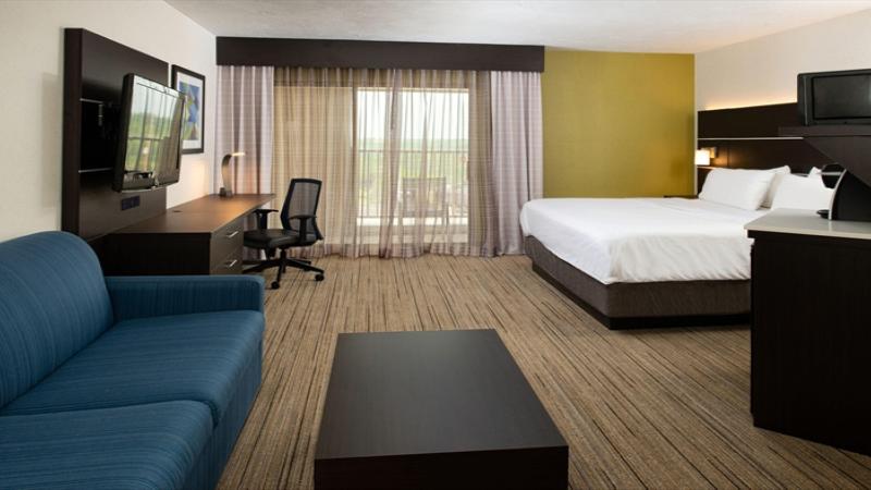带大床的豪华间, Holiday Inn Express Cincinnati West, An Ihg