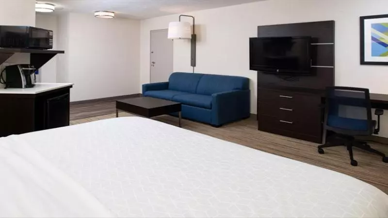 اتاق لوکس با تخت بزرگ, Holiday Inn Express Cincinnati West, An Ihg