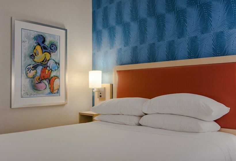 可看到停车场的高级间, Howard Johnson By Wyndham Anaheim Hotel & Water Playground