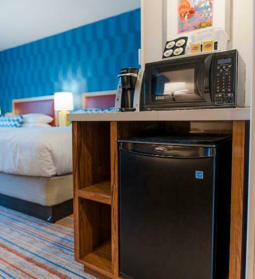 带泳池观景的豪华房, Howard Johnson By Wyndham Anaheim Hotel & Water Playground