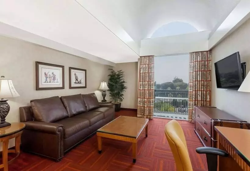 سوییت, Howard Johnson By Wyndham Anaheim Hotel & Water Playground