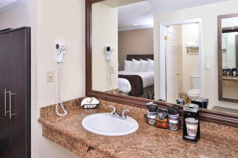 Suite, Howard Johnson By Wyndham Anaheim Hotel & Water Playground