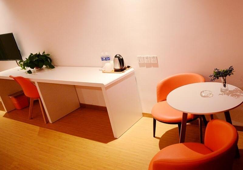 Suite Widok Basen, Howard Johnson By Wyndham Anaheim Hotel & Water Playground