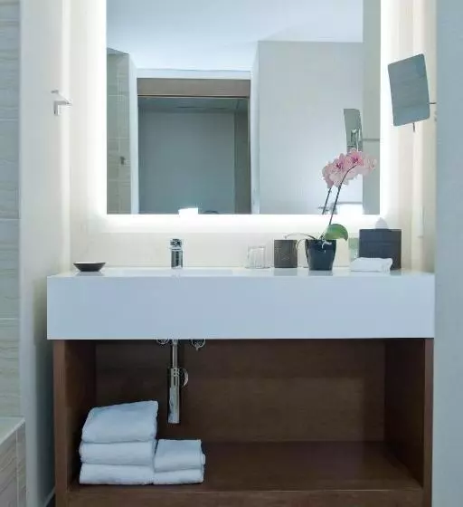 سوییت جونیور, Hyatt Regency Grand Cypress Resort