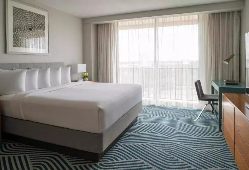 سوییت جونیور, Hyatt Regency Grand Cypress Resort