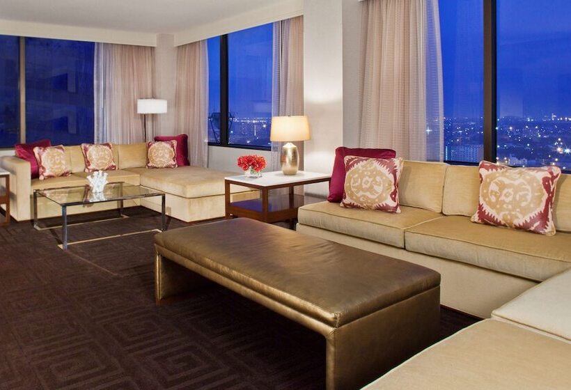 سوییت سوپریور, Hyatt Regency New Orleans