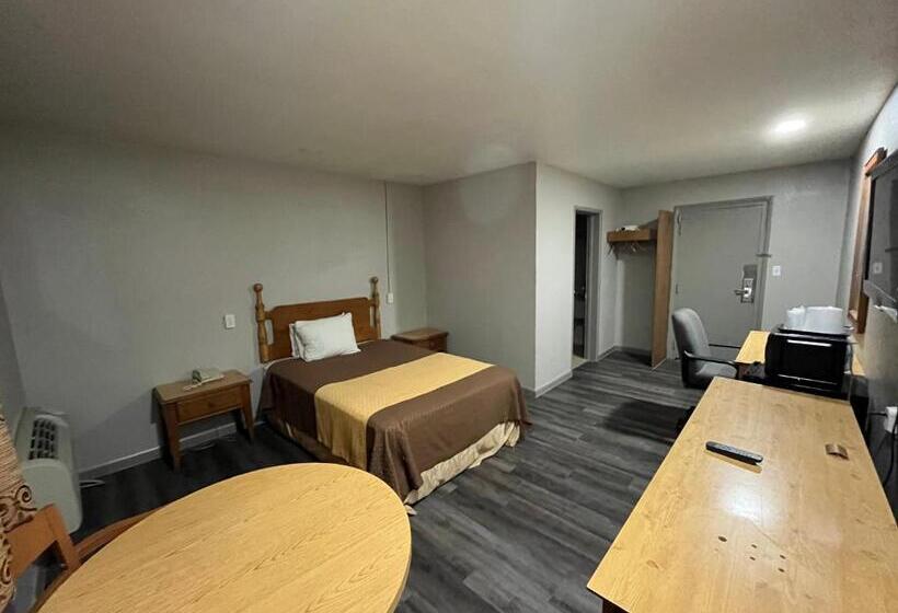 חדר סטנדרט עם מיטת קינג, Mid Towne Inn & Suites