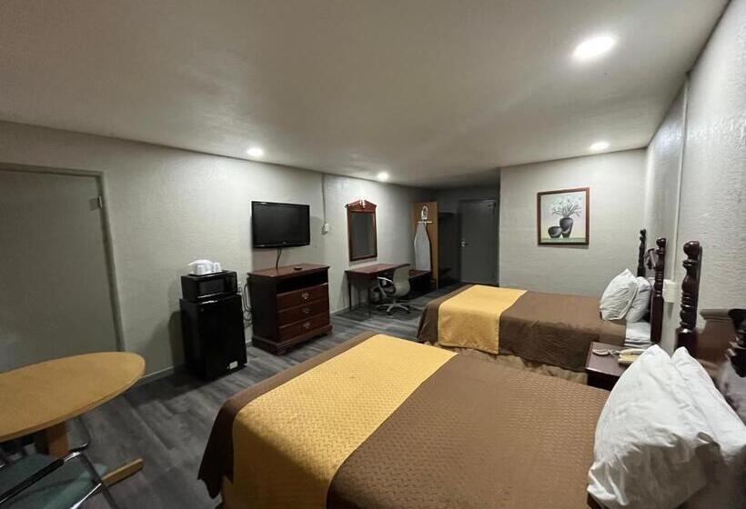 חדר סטנדרט שתי מיטות זוגיות, Mid Towne Inn & Suites