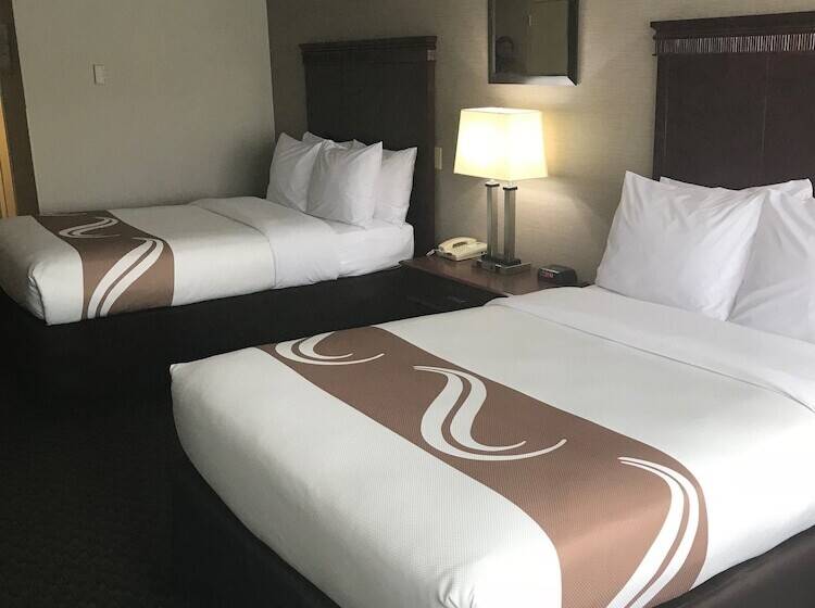 2ダブルベッドのスタンダードルーム, Quality Inn & Suites Vestal Binghamton Near University