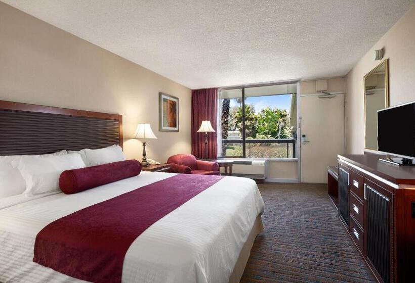 غرفة قياسية سرير كينج لذوى الإحتياجات الخاصة, Ramada By Wyndham Sunnyvale/silicon Valley