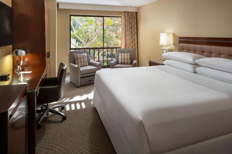 غرفة قياسية سرير كينج, Sheraton Palo Alto