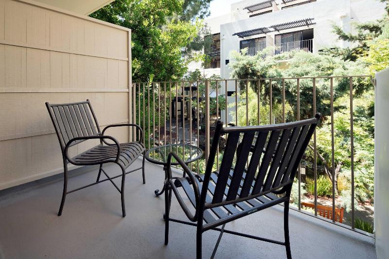 غرفة قياسية سرير كينج, Sheraton Palo Alto