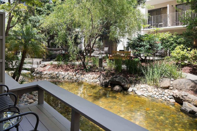 غرفة قياسية سرير كينج, Sheraton Palo Alto