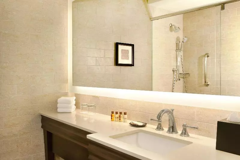Superior-invahuone, Sheraton Palo Alto
