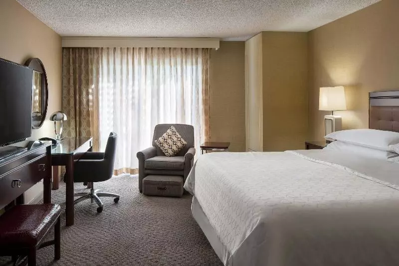 Superior-invahuone, Sheraton Palo Alto