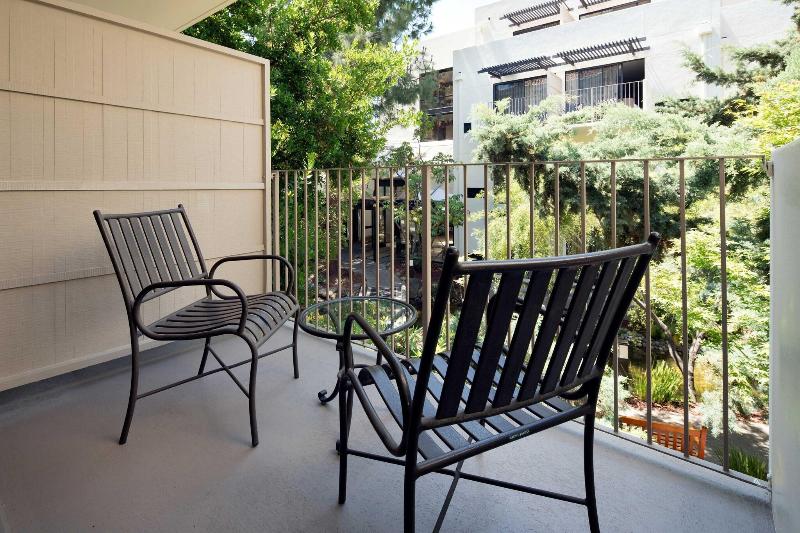 غرفة قياسية سرير كينج, Sheraton Palo Alto