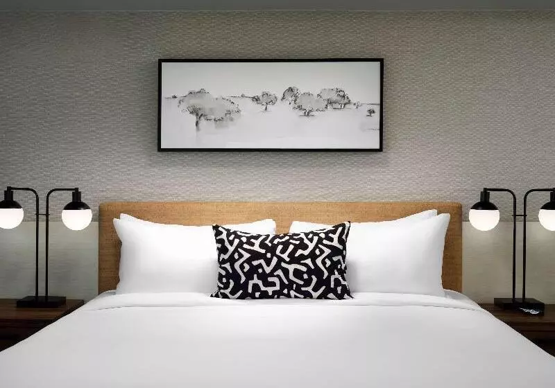 キングサイズベッドのスイートルーム, Sonesta Irvine John Wayne Airport