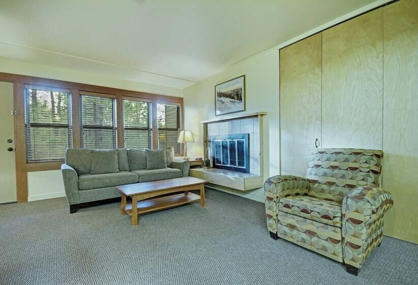 استودیوی استاندارد, Seventh Mountain Resort