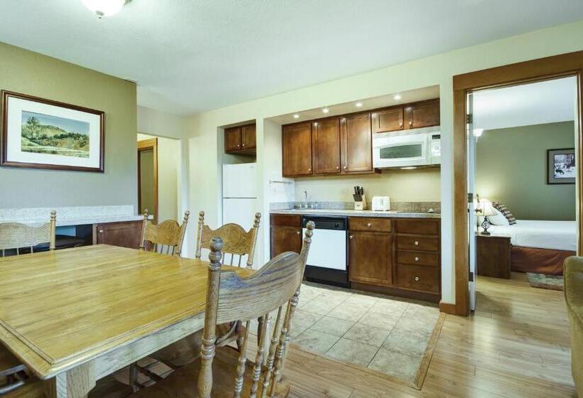 سوییت, Seventh Mountain Resort