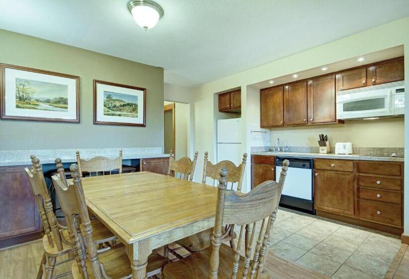Suite, Seventh Mountain Resort