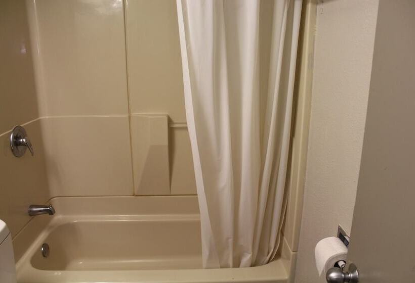 带2个双人床的标准工作室, Days Inn By Wyndham Wrightstown Mcguire Afb Bordentown