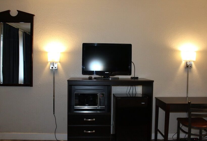 带2个双人床的标准工作室, Days Inn By Wyndham Wrightstown Mcguire Afb Bordentown