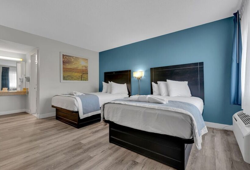 带2个双人床的标准工作室, Days Inn By Wyndham Wrightstown Mcguire Afb Bordentown