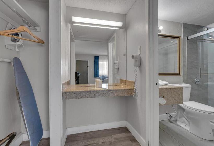 带大床的标准间, Days Inn By Wyndham Wrightstown Mcguire Afb Bordentown