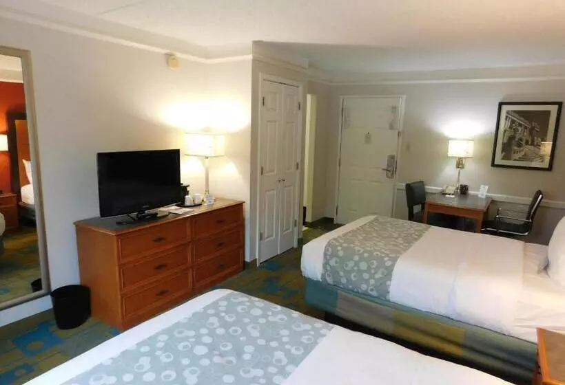 اتاق استاندارد با 2 تخت دوبل, Days Inn & Suites By Wyndham Schaumburg  Woodfield Mall