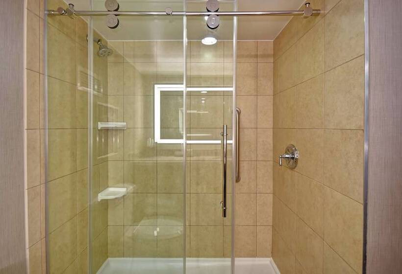 Люкс, Embassy Suites By Hilton Montgomery Hotel & Conference Ctr