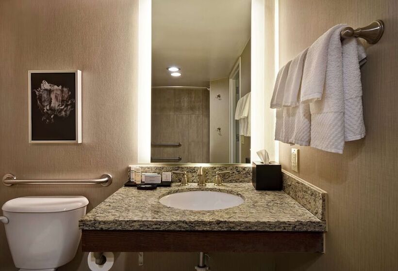 장애인을 위한 스위트, Embassy Suites By Hilton Montgomery Hotel & Conference Ctr