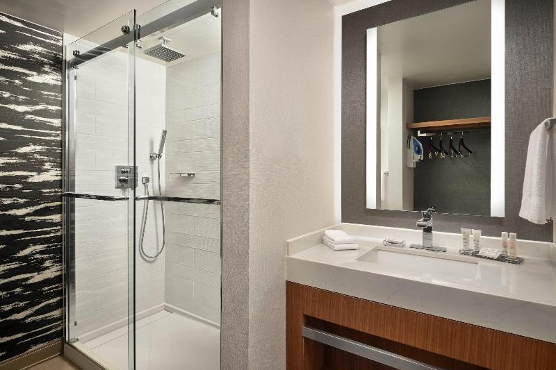 스탠다드 스튜디오 킹침대, Fort Collins Marriott