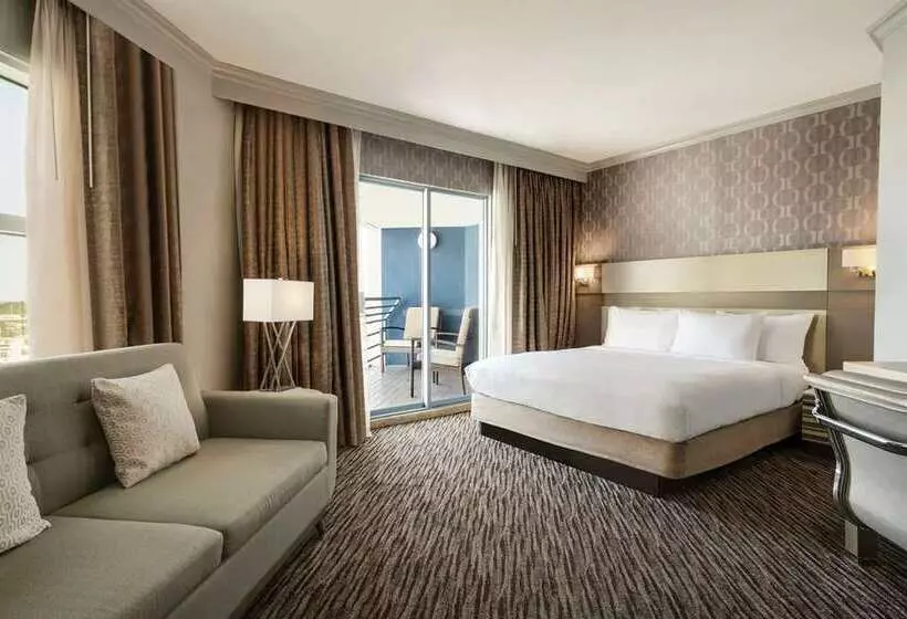 سوئیت با تخت بزرگ, Hilton Melbourne, Fl