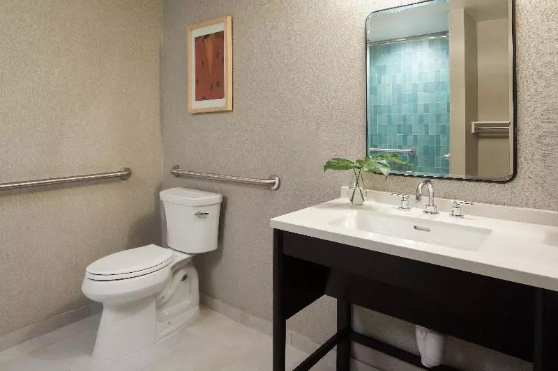 身障者適用キングサイズベッドルーム, Kimpton Hotel Enso, An Ihg