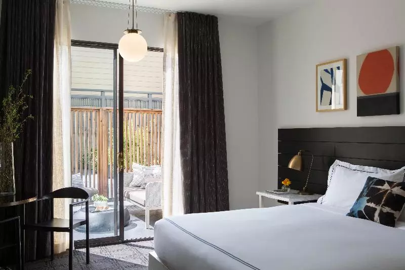 キングサイズベッドのスタンダードルーム, Kimpton Hotel Enso, An Ihg