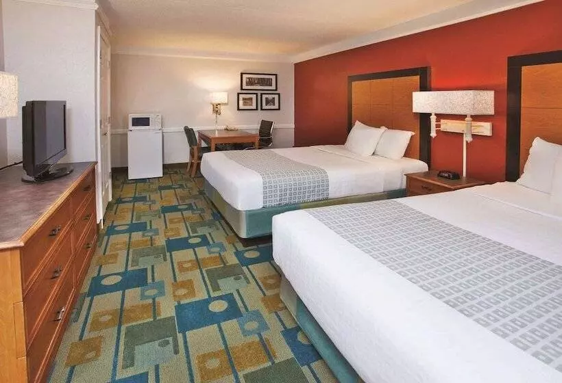 ２ダブルベッドのスタンダードルーム, La Quinta Inn By Wyndham Savannah Midtown