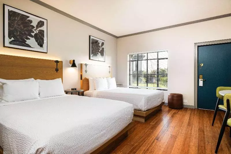 身障者適用キングサイズベッドルーム, La Quinta Inn By Wyndham Savannah Midtown