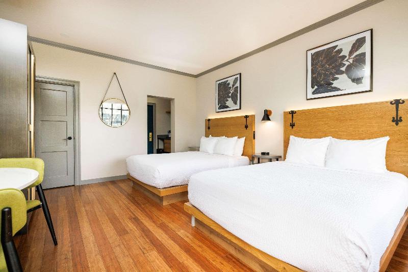 장애인을 위한 킹사이즈 침대 스탠다드 룸, La Quinta Inn By Wyndham Savannah Midtown