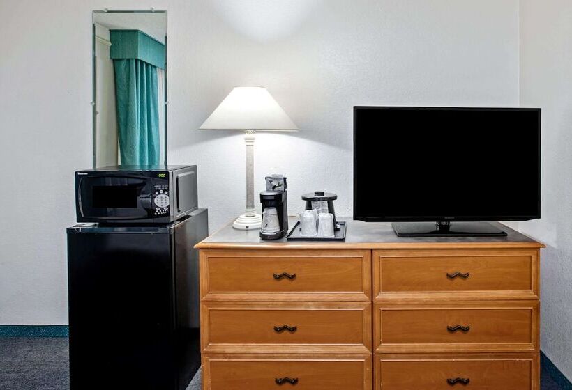 חדר סטנדרט שתי מיטות זוגיות, La Quinta Inn By Wyndham Stockton