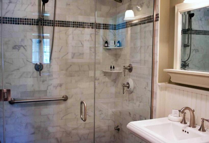 جناح, Mill House Inn