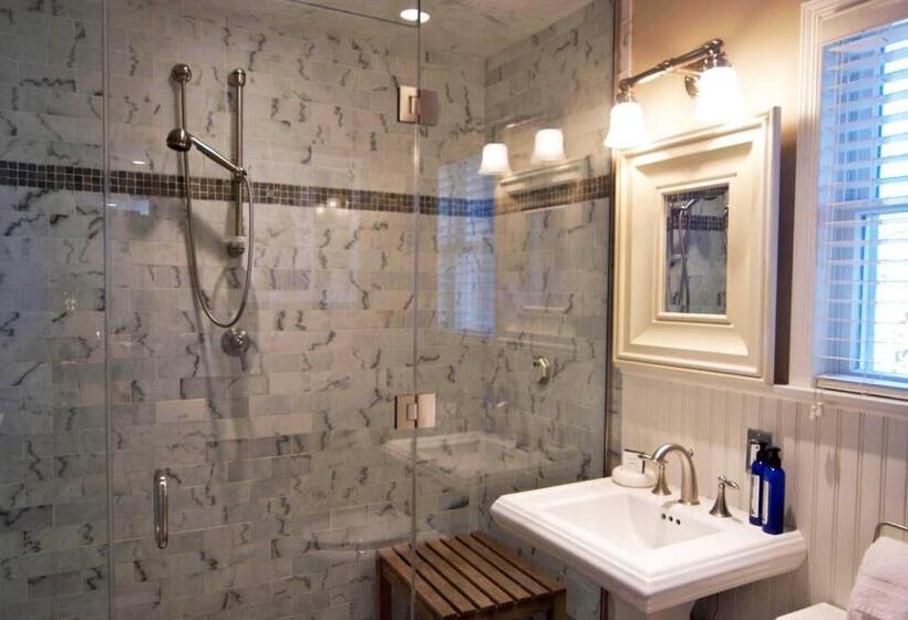 جناح, Mill House Inn